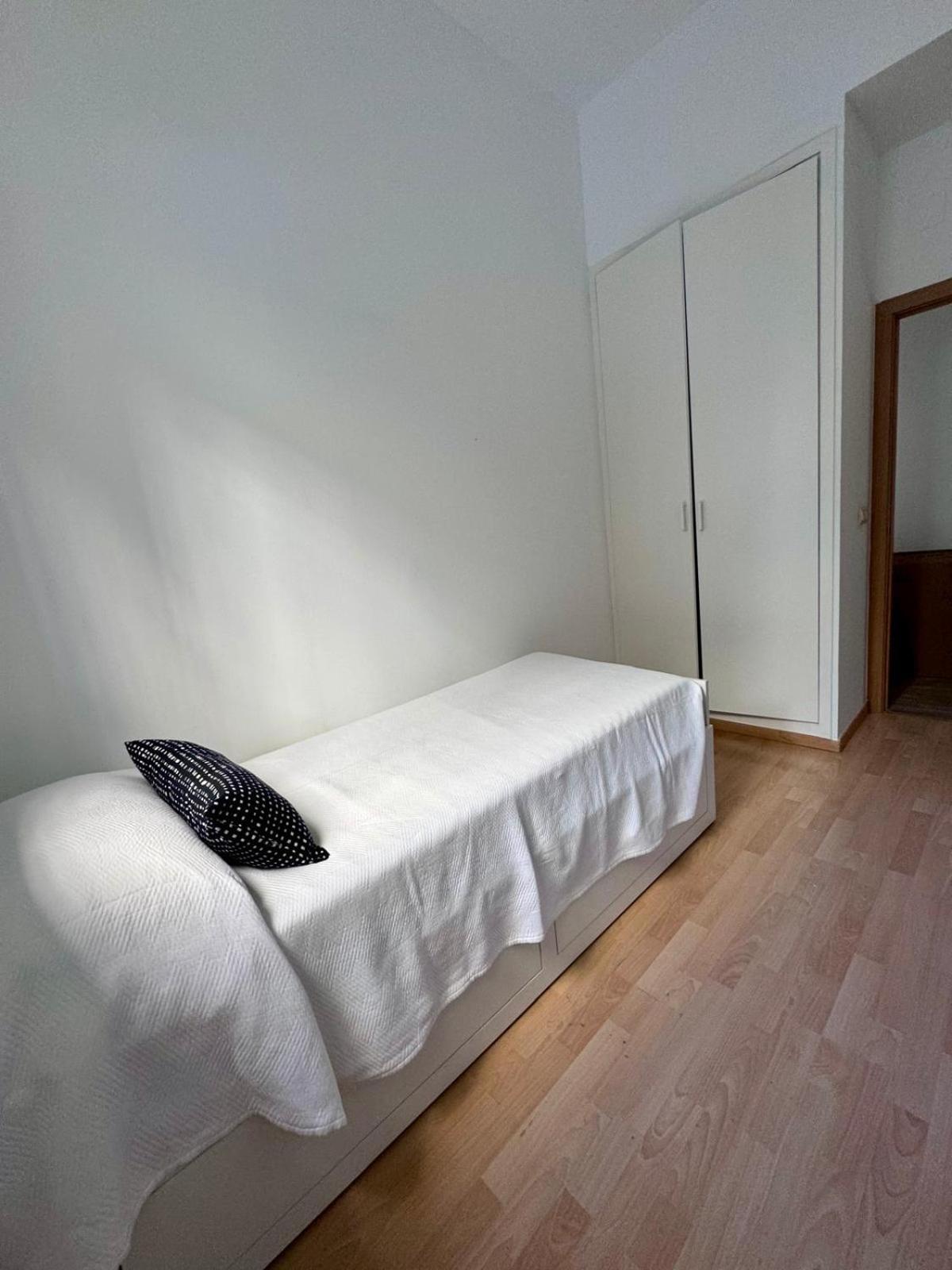 Pamis Apartament Sants, Барселона Екстериор снимка